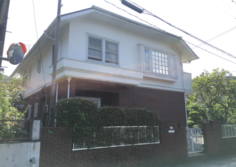 福岡県太宰府市石坂のK様邸で汚れと色褪せが見られた屋根の元の姿を取り戻す塗装工事を行いました。　10/5完成です。【ホームページより】