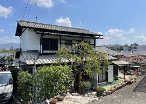 福岡県筑紫野市二日市北のY様邸で外壁をリファイン1000SI-IRにて塗装しました。7/29完成です。【ホームページより】