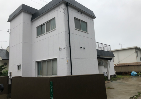 福岡県太宰府市三条のO様邸で外壁をSHANGRI-LAにて塗装しました。9/15完成です。【ホームページより】