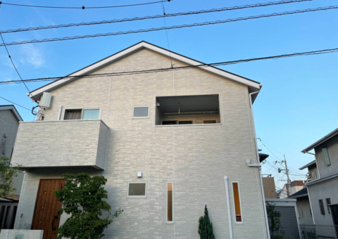 福岡県筑紫野市紫のT様邸でNo.1とタテイル2を使用した外壁・屋根塗装工事を行いました。10/4完成です。【ホームページより】