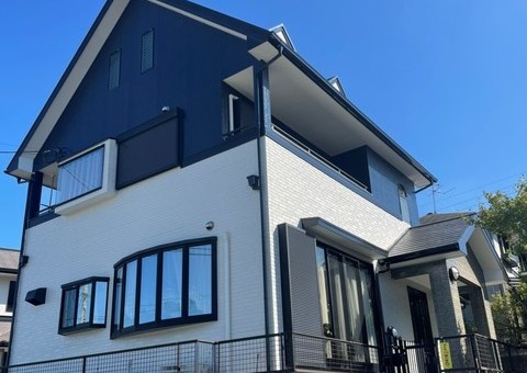 福岡県大野城市つつじが丘のS様邸でピュアピュアシリコンとスーパー遮熱サーモSIを使用した外壁・屋根塗装工事を行いました。10/15完成です。【ホームページより】