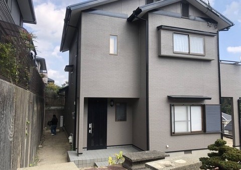 福岡県筑紫野市天拝坂のY様邸でピュアピュアシリコンとスーパー遮熱サーモSIを使用した外壁・屋根塗装工事を行いました。11/4完成です。【ホームページより】
