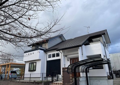 福岡県筑紫野市岡田のK様邸でピュアピュアシリコンを使用した外壁塗装を行いました。11/23完成です。【ホームページより】