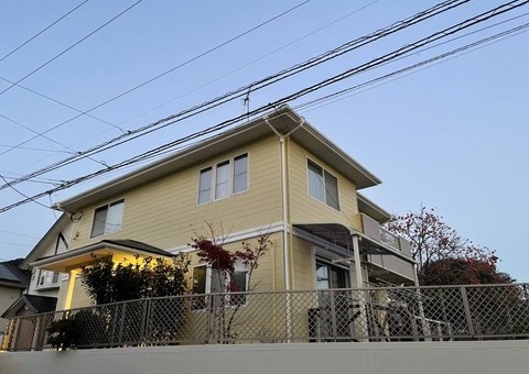福岡県太宰府市国分のK様邸でシリコンレボ1000とリファイン500SI-IRを使用した外壁・屋根塗装工事を行いました。11/27完成です。【ホームページより】