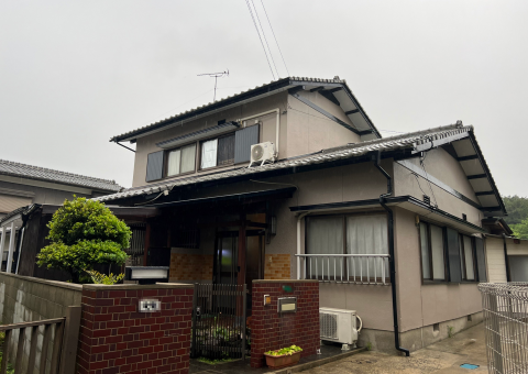 福岡県糟屋郡志免町のI様邸でスーパーラジカルシリコンGHとシリコンベストを使用した外壁・屋根塗装工事を行いました。5/13完成です。【ホームページより】