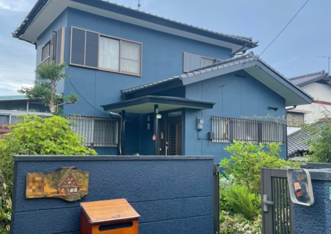 福岡県筑紫野市二日市北のM様邸で外壁に超低汚染フッ素レボ、塀にケンエースGⅡを使用して塗装工事を行いました。7/4完成です。【ご来店より】