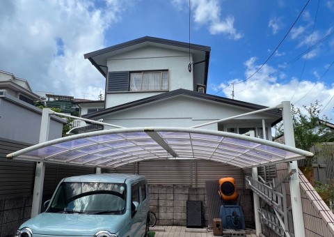 福岡県太宰府市大佐野のK様邸で外壁屋根共にシリコン塗料を使用して塗り替えを行いました。7/11完成です。【ホームページより】