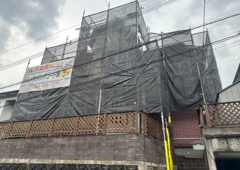 福岡県太宰府市三条のI様邸で耐久性抜群の無機塗料を使用して外壁と屋根の塗装工事を行っています。8/21着工です。【ホームページより】