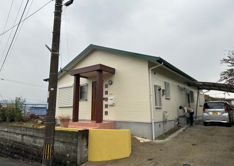 福岡県筑紫野市二日市北のS様邸で、外壁・屋根ともに遮熱エシカルプロクールFを使用した塗装工事を行いました。12/25完成です。【チラシより】