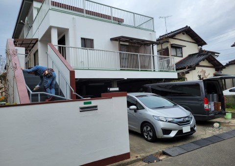 福岡県古賀市天神のK様邸で全体的に傷みが出ている外壁の補修や雨漏りの改善を行いつつ外壁塗装で防水性を高めていきました。12/15完成です。【HPより】