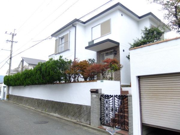 外壁に穴が！？塗装前に知っておきたいビス穴の処理と対策サムネイル
