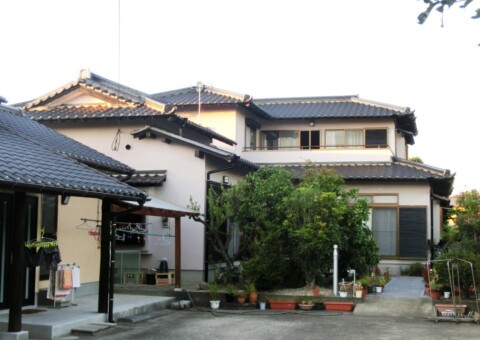 【外壁塗装の仕上がりを左右する！】素材と塗料の相性を見極めるポイント