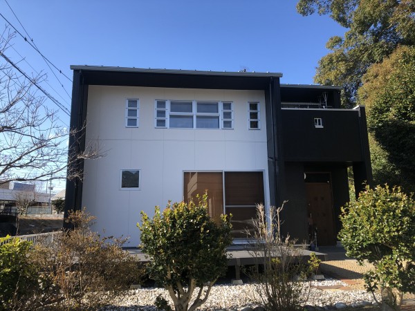外壁と屋根の塗装、別々のタイミングで大丈夫？費用を抑えるベストな塗装計画とはサムネイル