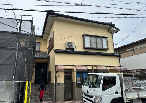 福岡県福岡市東区香住ケ丘のデイサービス・鍼医院様でコケや剥がれなど様々な症状を起こしている外壁・屋根の塗り替え工事を行いました。6/20完成です。【HPより】