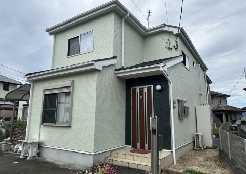 福岡県朝倉郡筑前町石櫃のI様邸で外壁に水性ピュアピュアシリコン、屋根にエシカルプロクールSIを使用した塗装工事を行いました。8/28完成です。【HPより】