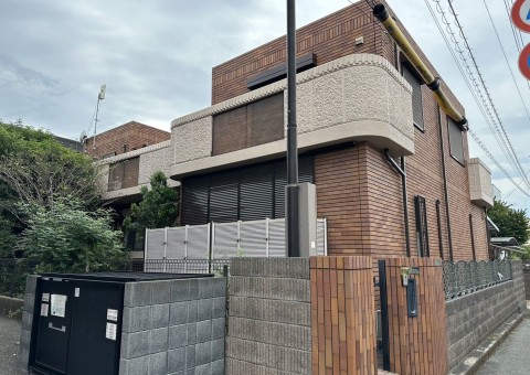 福岡県筑紫野市針摺南のK様邸でタテイルαを使った外壁塗装工事と屋上の防水工事を行いました！9/20完成です。【チラシより】