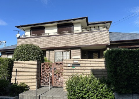 福岡県小郡市三国ヶ丘のS様邸で水系ナノシリコンを使用した屋根塗装とプレミアムシリコンを使用した外壁塗装とベランダ防水工事を行いました。11/20完成です。【HPより】