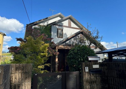 福岡県福岡市東区香椎のS様邸で色褪せ・剥がれを改善し美観と耐久性を回復させる屋根と外壁の劣化補修塗装と樋取り換え工事を行いました。11/11完成です。【HPより】