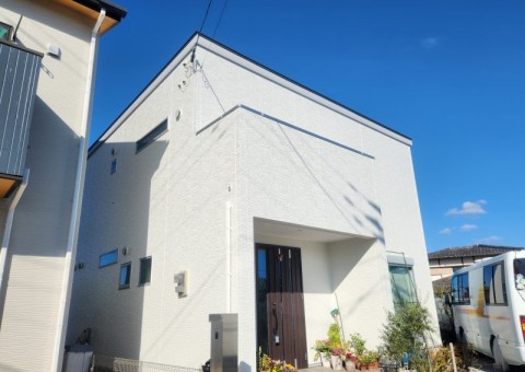 福岡県古賀市日吉のK様邸で外壁シーリング劣化と汚れを改善！丁寧な外壁塗装と防水処理で耐久性アップの工事を行いました。12/21完成です。【HPより】