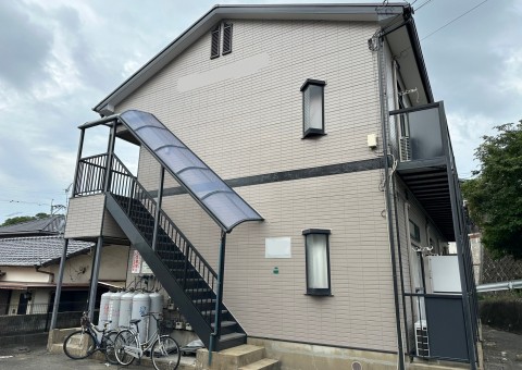 福岡県福岡市東区多々良のRアパート様で進行する劣化・色褪せが目立つ外壁と屋根の塗装工事を行いました。10/28完成です。【HPより】