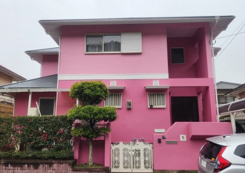 福岡県福岡市東区みどりが丘のU様邸で屋根・外壁の劣化を改善！剥がれや苔を丁寧に補修し美しさと耐久性を取り戻す塗装工事を行いました。1/17完成です。【HPより】