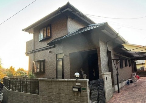 福岡県古賀市舞の里のN様邸で外壁ひび割れ・雨樋詰まりを徹底改善！屋根・外壁塗装と補修工事で安心できる住まいづくりを行いました。12/25完成です。【HPより】