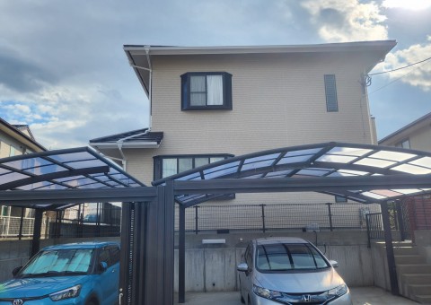 福岡県福岡市東区香椎のS様邸で外壁のひび割れとコーキング劣化を補修し、防水性を高める外壁塗装工事を行いました。12/14完成です。【HPより】