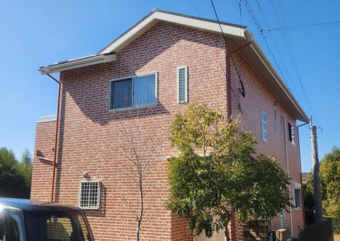 福岡県福岡市東区青葉のA様邸でデザイン塗装と屋根カバー工事を行っています！お住まいの美観と耐久性をアップします！2/28完成です。【HPより】