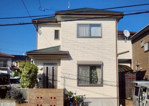 福岡県福岡市東区唐原のＦ様邸で色褪せた外壁と傷んだ屋根をリフレッシュ！高耐候塗料による外壁塗装と、安心・長持ちの屋根カバー工法で施工いたしました。5/1完成です。【HPより】