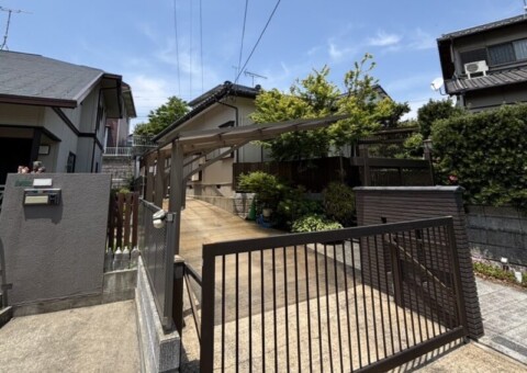 福岡県糟屋郡宇美町四王寺坂のT様邸でチョーキング・塗膜劣化・防水対策に対応した外壁塗装・下地補修工事を行いました！5/14完成です。【HPより】