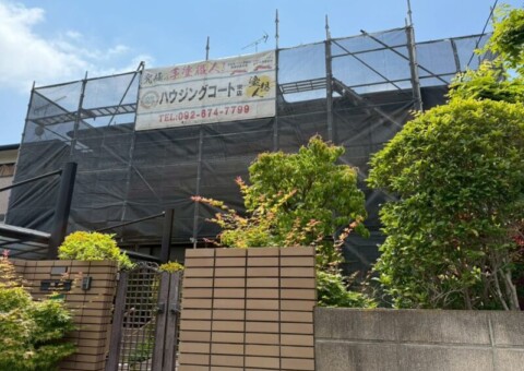 福岡県糟屋郡新宮町夜臼のF様邸で目地の劣化やチョーキングを補修しながら外壁の素材感を活かしたデザイン塗装工事を行っています。5/30着工です。【チラシより】