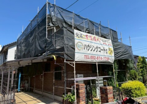 福岡県福岡市東区青葉のM様邸で外壁のひび割れや屋根の色あせに対応する外壁屋根塗装工事を行っています。6/27着工です。【チラシより】