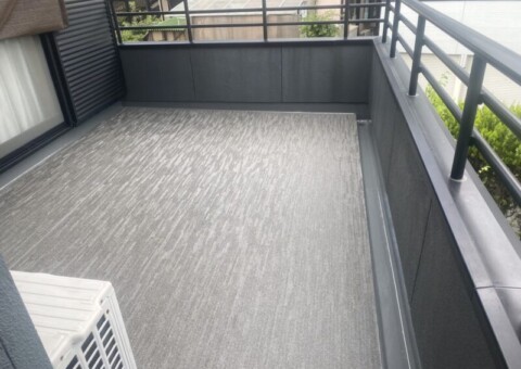 福岡県糟屋郡宇美町神武原のI様邸でベランダ床の摩耗と汚れを防ぐための防水塗装工事を行いました。7/12完成です。【OB様より】