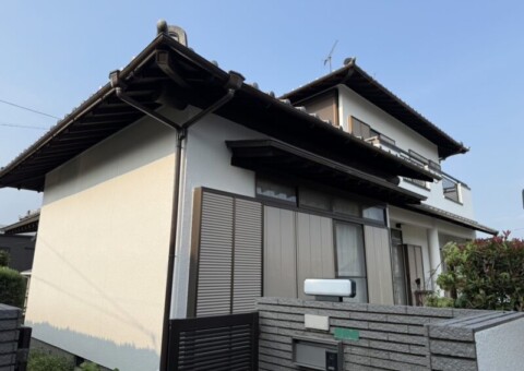 福岡県筑紫野市針摺北のI様邸でチョーキングやひび割れに対応する外壁塗装工事を行いました。2025年7月3日完成です。【HPより】