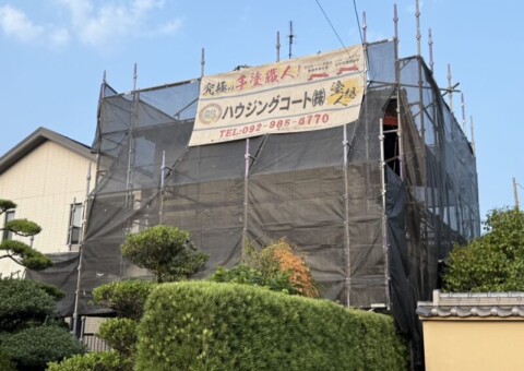 福岡県朝倉市甘木のT様邸で外壁と屋根の塗膜劣化を丁寧に補修する塗装工事を行っています。2025年7月9日着工です。【HPより】