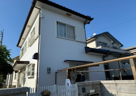 福岡県福岡市東区三苫のS様邸で外壁の劣化や軒天の傷みを直す外壁塗装と軒天張り替え波板張り替え工事を行いました。2025年9月18日完成です。【チラシより】