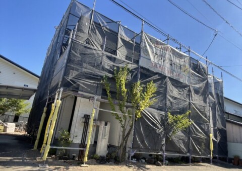 福岡県太宰府市青山のF様邸でコーキングの劣化と外壁の汚れを補修し遮熱塗料プロクールFで外壁屋根塗装工事を行っています。2025年7月30日着工です。【チラシより】