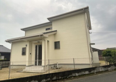 福岡県朝倉郡筑前町篠隈のI様邸でコーキングの劣化と外壁の汚れを改善する外壁塗装工事を行いました。2025年10月3日完成です。【HPより】