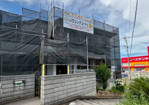 福岡県古賀市舞の里のY様邸で外壁の塗膜剥がれや屋根の劣化を補修する外壁屋根塗装・防水工事を行っています。2025年9月3日着工です。【HPより】