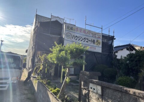福岡県太宰府市宰府のH様邸で外壁のひび割れや雨染みを丁寧に補修する外壁塗装と屋根塗装工事を行っています。2025年8月2日着工です。【HPより】