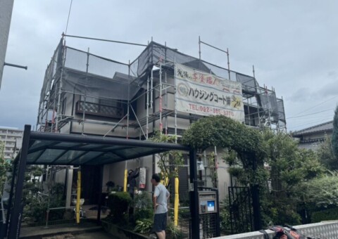 福岡県筑紫野市光が丘のT様邸で屋根の塗膜劣化と付帯部の色あせを整える塗装工事を行っています。2025年10月4日着工です。【OB様より】