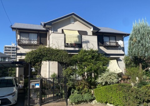 福岡県筑紫野市光が丘のT様邸で屋根の塗膜劣化と付帯部の色あせを整える塗装工事を行いました。2025年10月17日完成です。【OB様より】