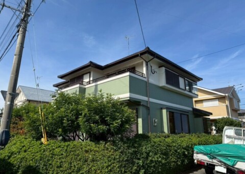 福岡県福津市若木台のA様邸で外壁と屋根の防水性能を高めながら美観を取り戻す塗装と防水工事を行っています。2025年11月5日完成です。【HPより】