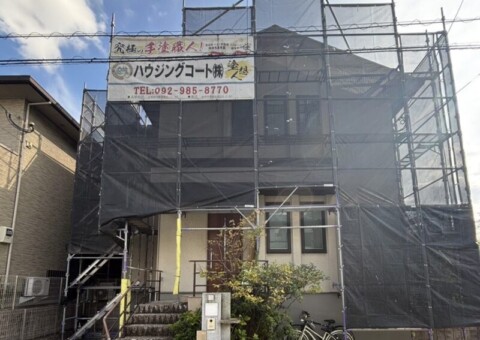 福岡県筑紫野市紫のO様邸で外壁の汚れと色あせを改善する外壁塗装工事を行っています。2025年10月15日着工です。【HPより】