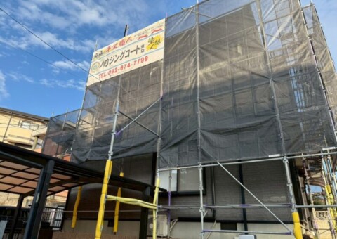 福岡県福岡市東区香椎のN様邸で外壁と屋根を保護し美観を取り戻す塗装工事を行っています。2025年10月15日着工です。【HPより】