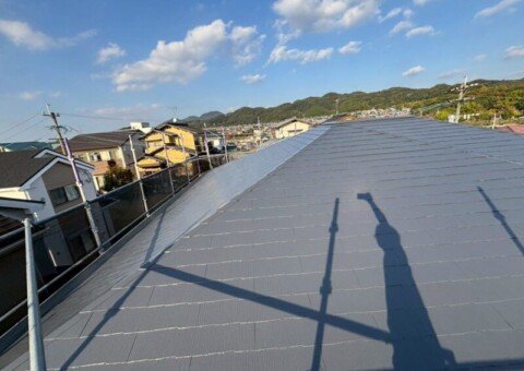 福岡県福岡市東区香椎のC様邸で、屋根の防水性を回復し住まいを長く守る屋根塗装工事を行いました。2025年11月19日完成です。【HPより】