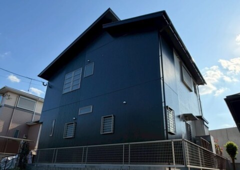 福岡県福岡市東区香住ケ丘のS様邸で外壁のひび割れと屋根の色あせを改善する外壁塗装と屋根塗装工事を行いました。2025年12月13日完成です。【チラシより】