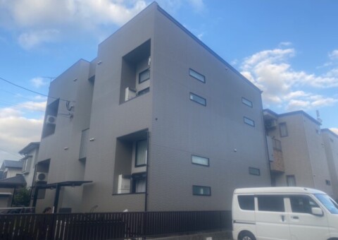 福岡県筑紫野市二日市中央のSアパート様で入居者様が安心して暮らせる環境を守るための外壁塗装工事を行いました。2025年11月29日完成です。【HPより】