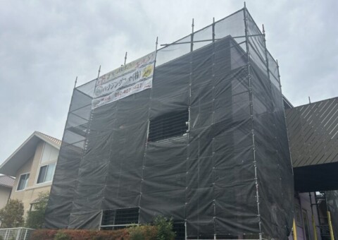 福岡県福岡市西区西の丘のN様邸で外壁の防水性を回復し美観を整える外壁塗装工事を行っています。2025年11月12日着工です。【HPより】