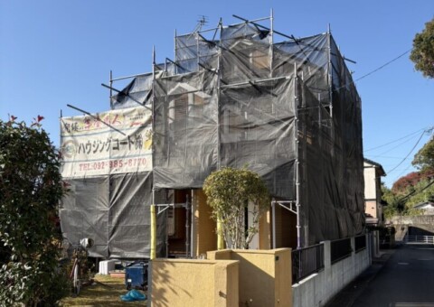 福岡県太宰府市国分のI様邸で外壁の色あせと屋根の防水低下を改善する外壁塗装・屋根保護塗装工事を行っています。2025年11月29日着工です。【HPより】